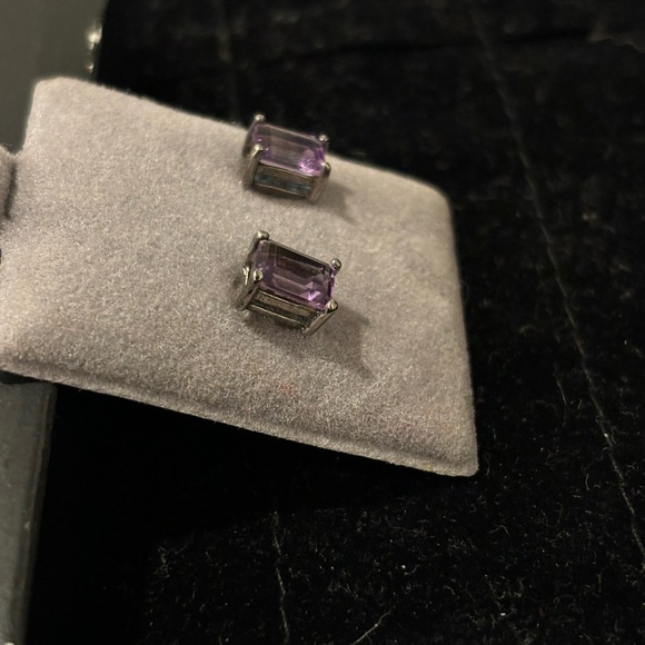 SOLD Vintage 925 sterling silver rectangle stud earrings, purple cubic zirconia - Picture 2 of 7